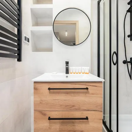 شقة Stylish Near Wroclavia For 4 Guests By Renters فروتسواف
