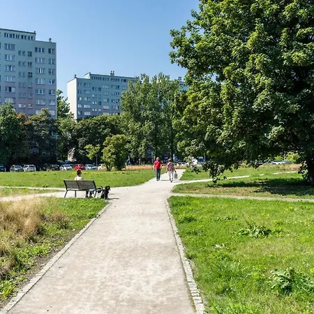 Stylish Near Wroclavia For 4 Guests By Renters شقة