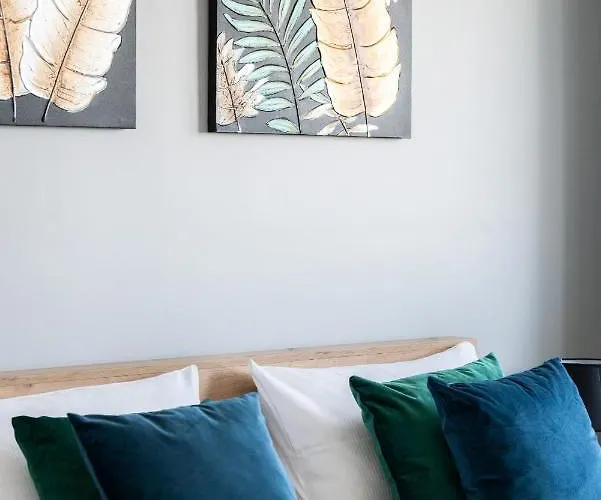 Stylish Near Wroclavia For 4 Guests By Renters *